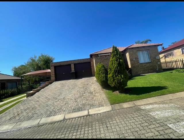3 BEDROOM TOWNHOUSE FOR SALE IN NORKEM PARK